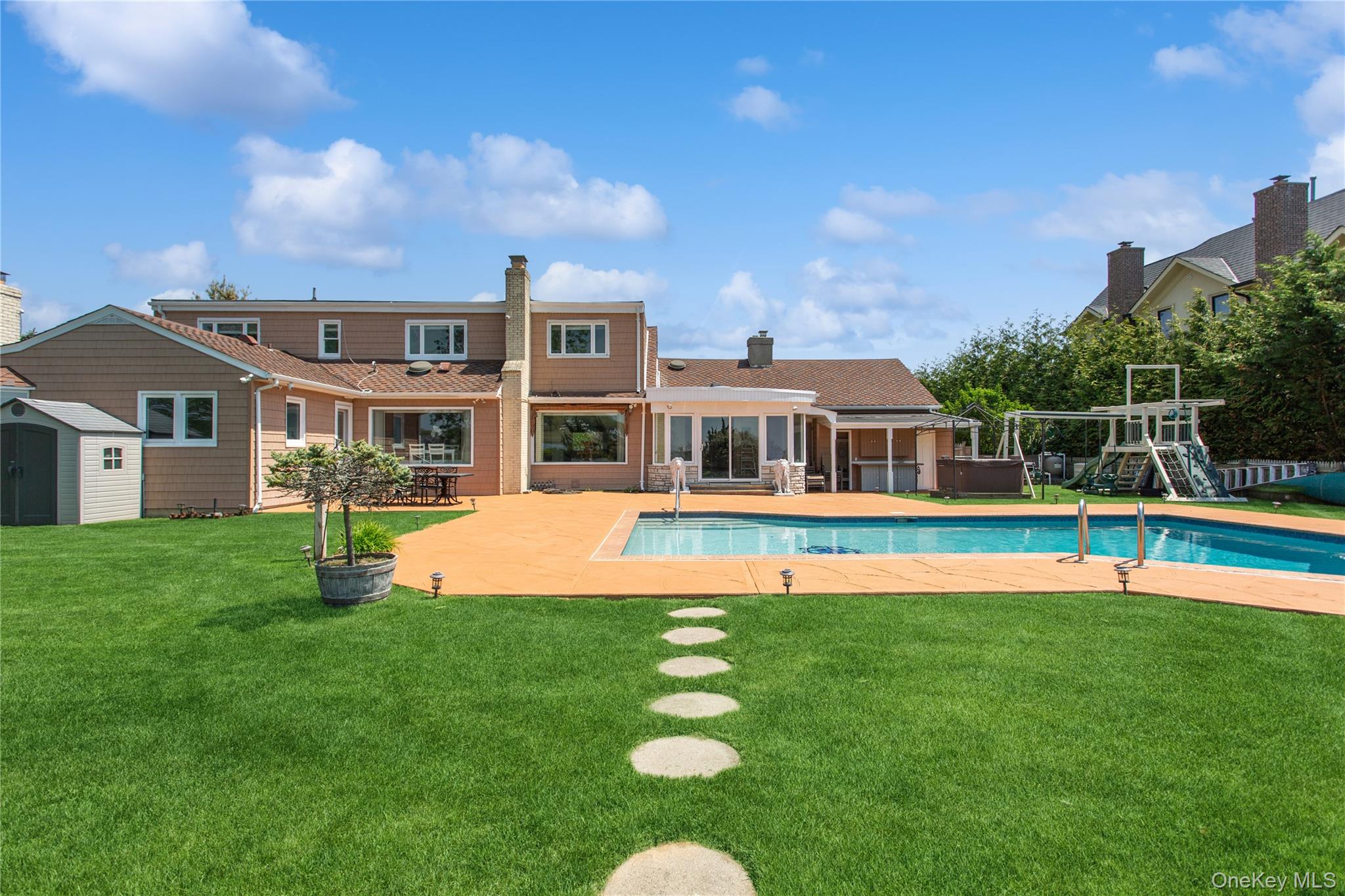 996 Wateredge Place
