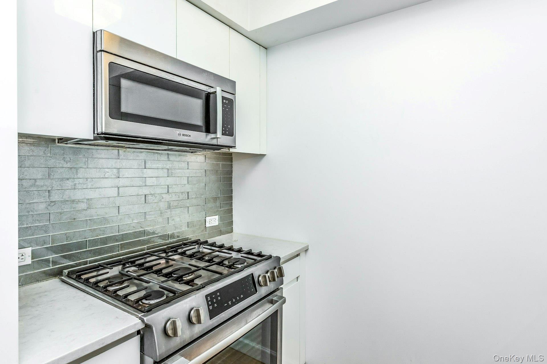 138-35 39th Avenue Unit: 13L
