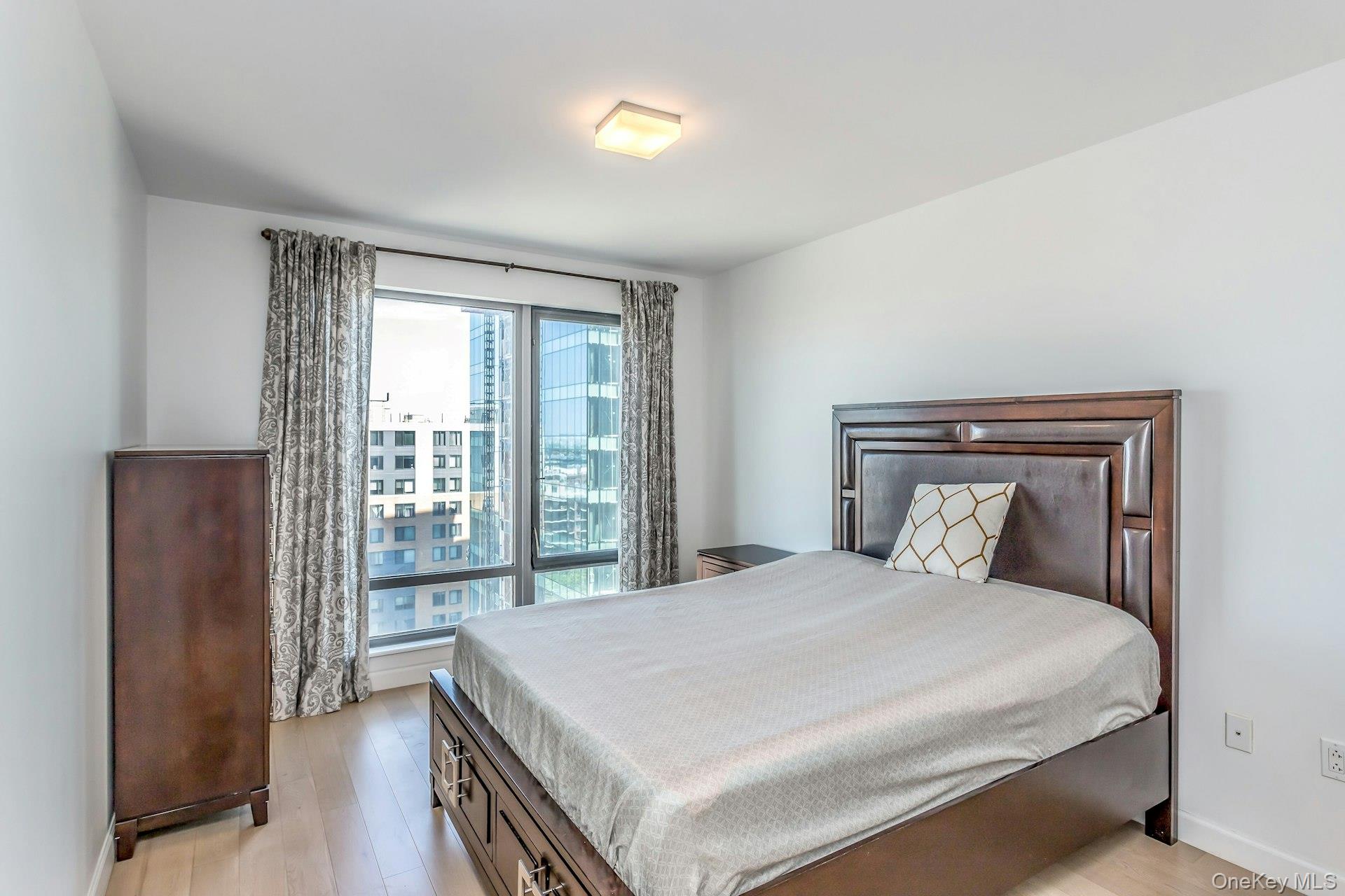 138-35 39th Avenue Unit: 13L