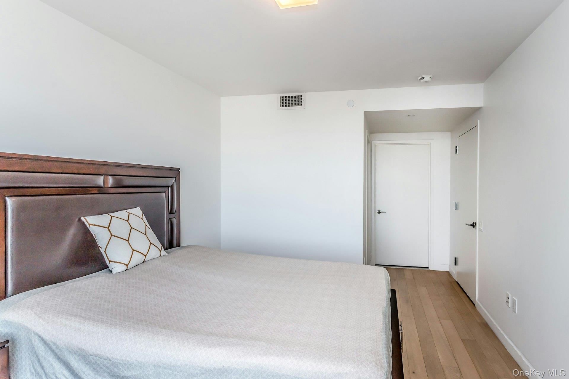 138-35 39th Avenue Unit: 13L