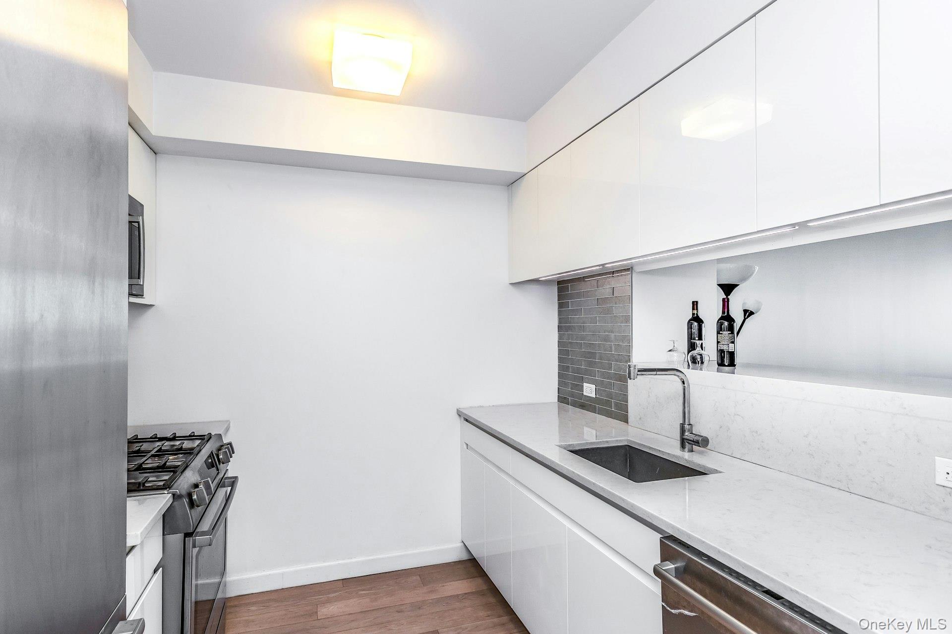 138-35 39th Avenue Unit: 13L