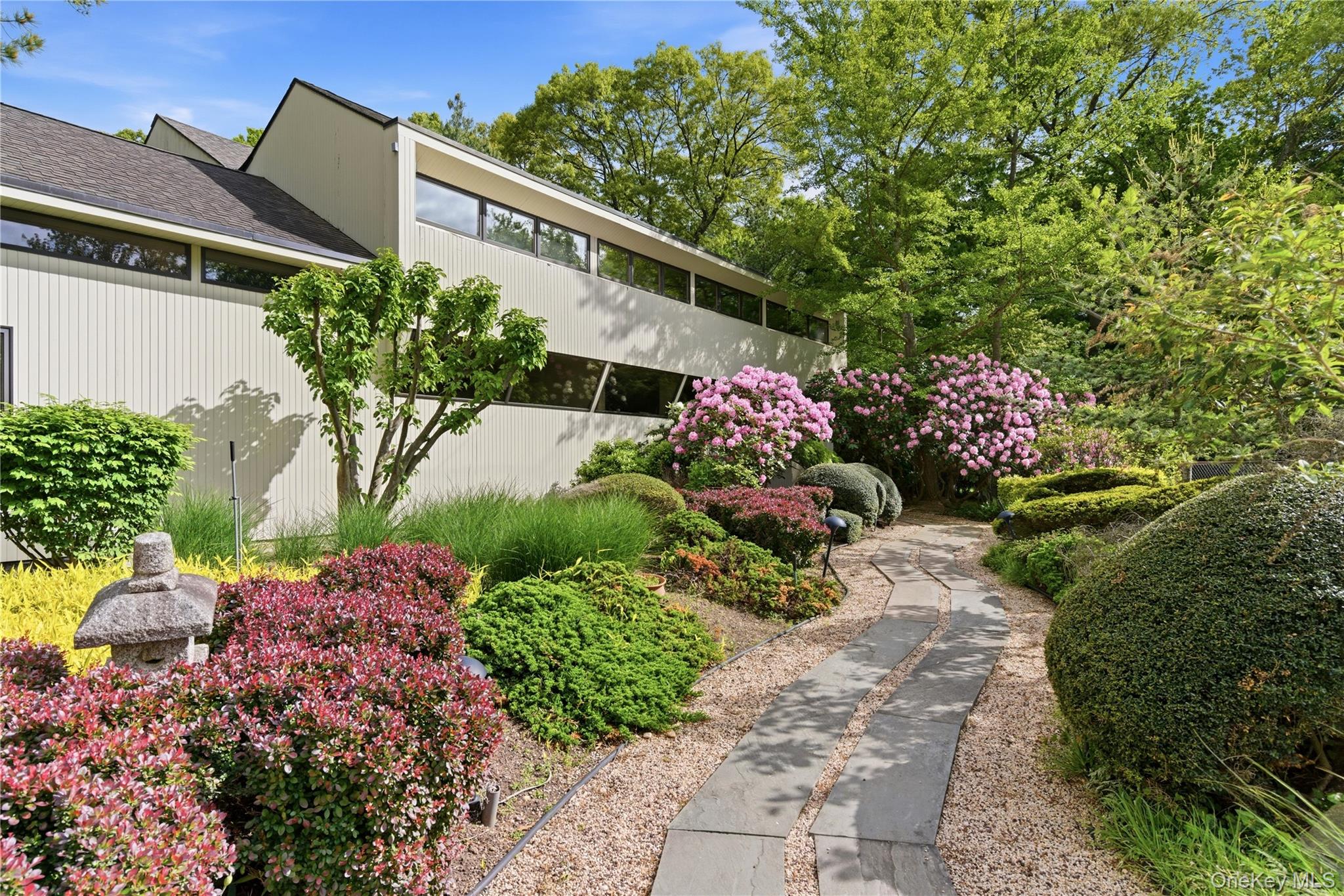 6 Deepwood Court