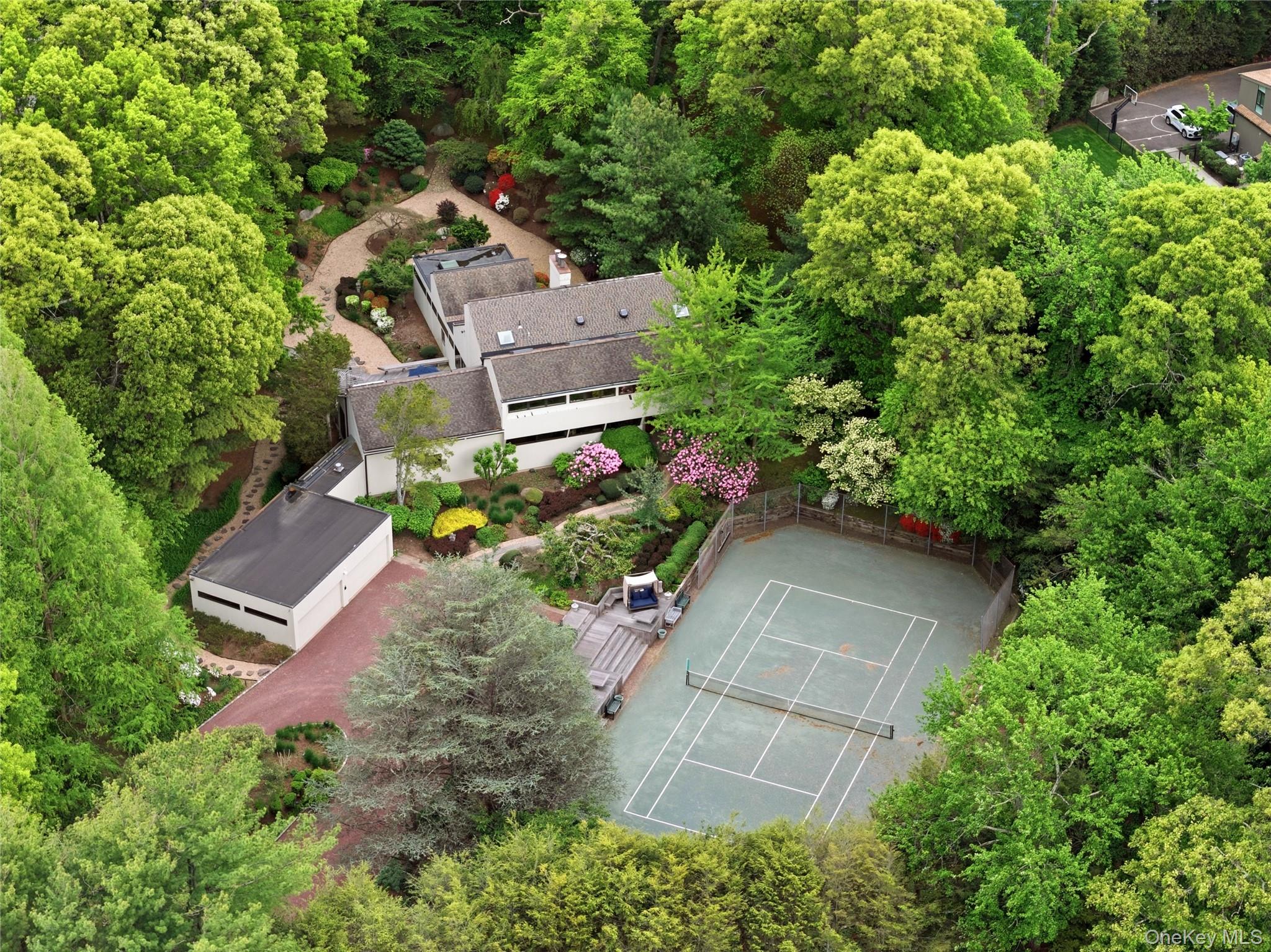 6 Deepwood Court