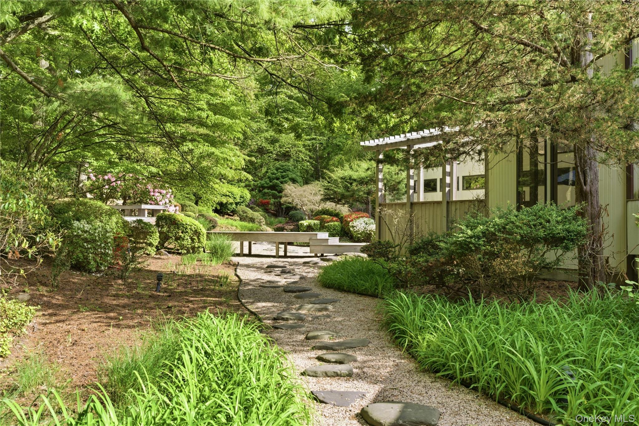 6 Deepwood Court