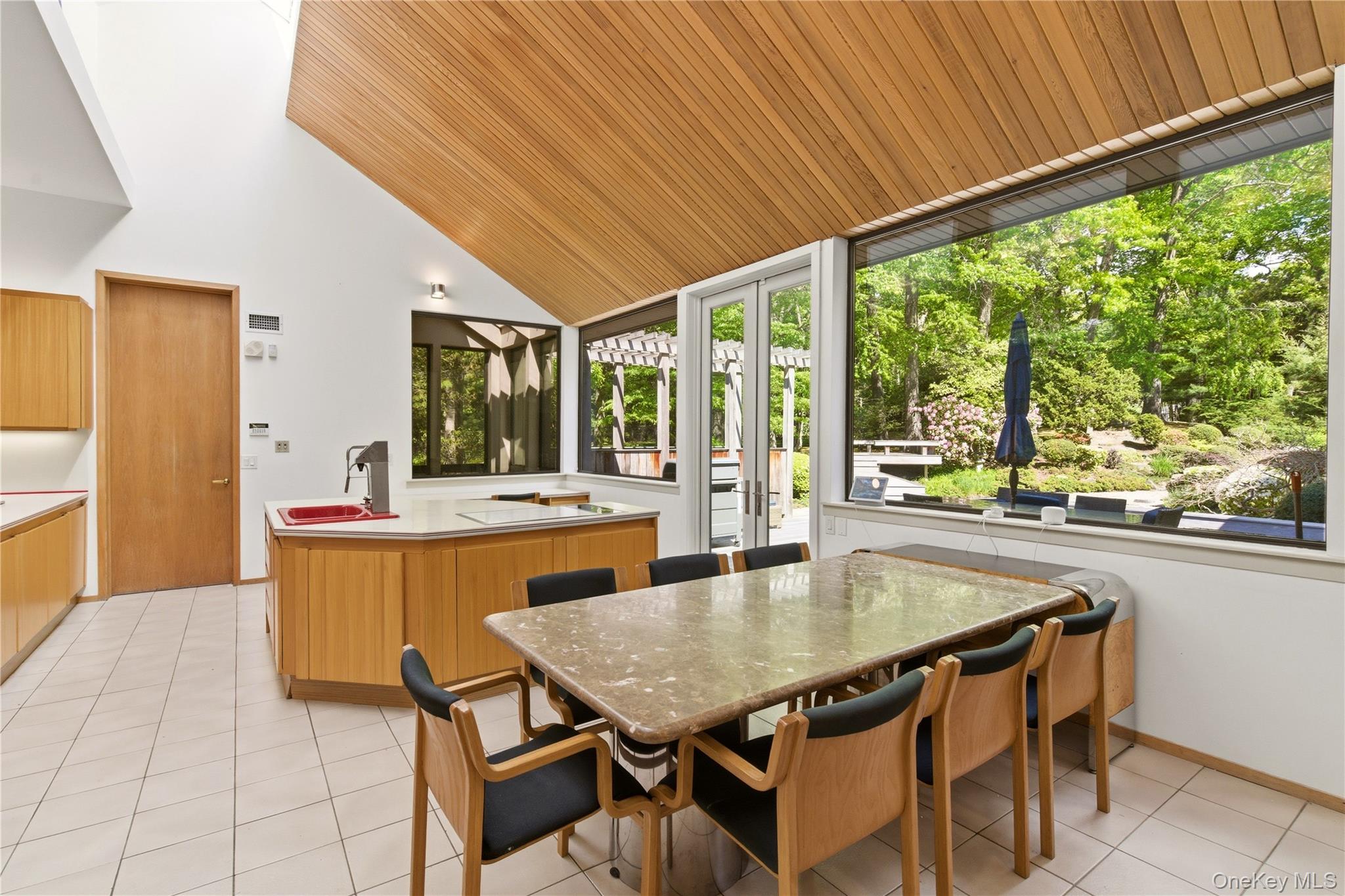 6 Deepwood Court