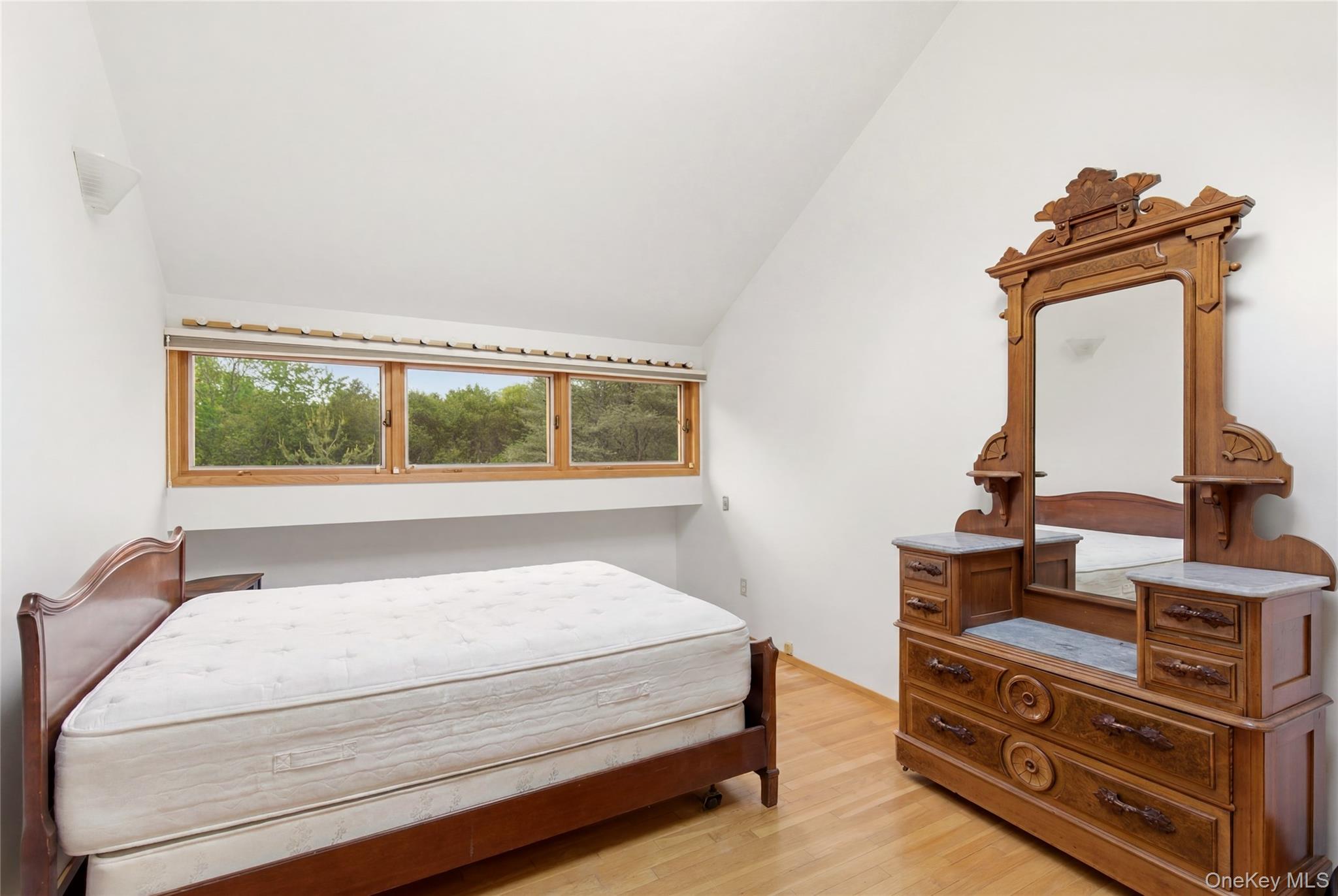 6 Deepwood Court