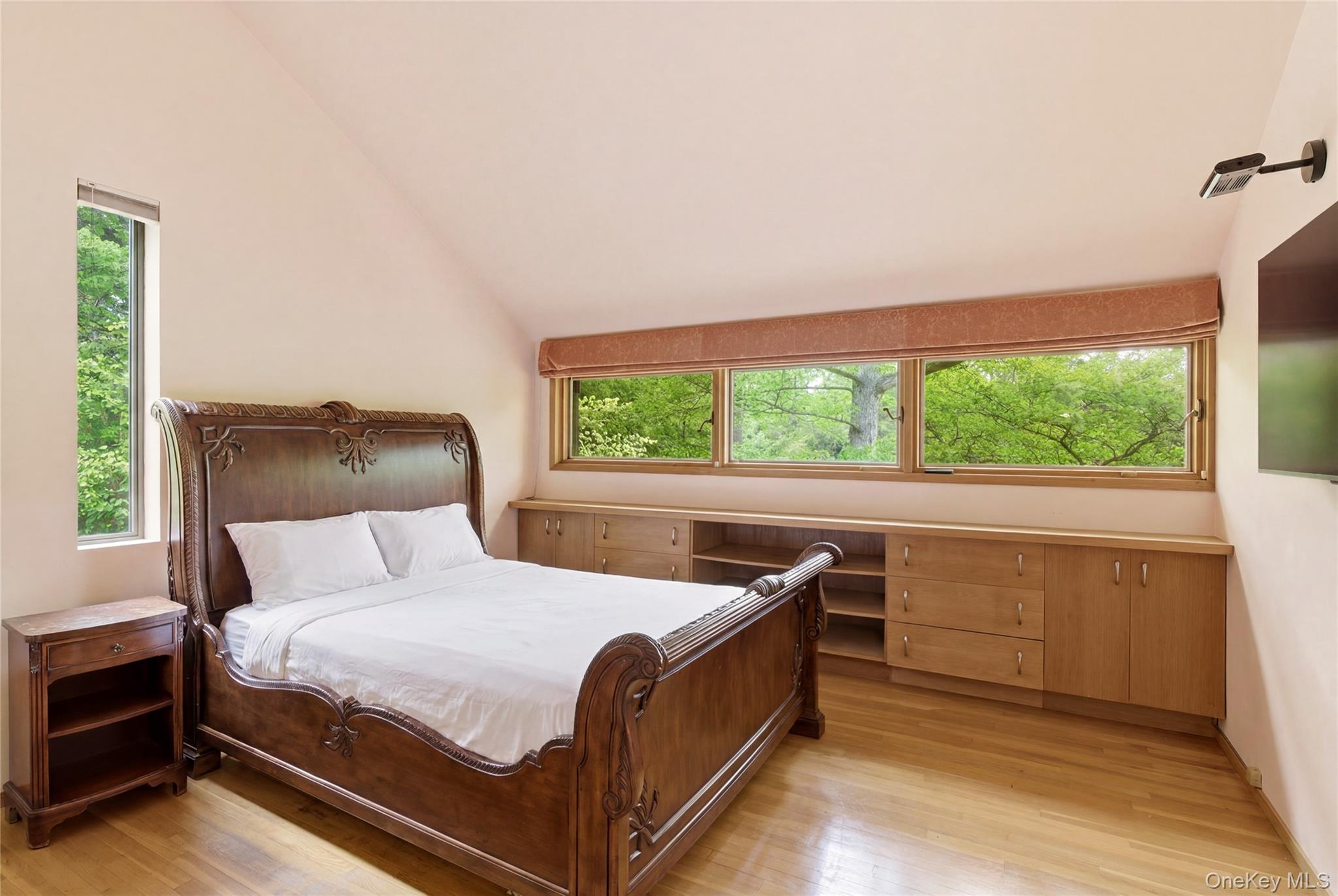 6 Deepwood Court