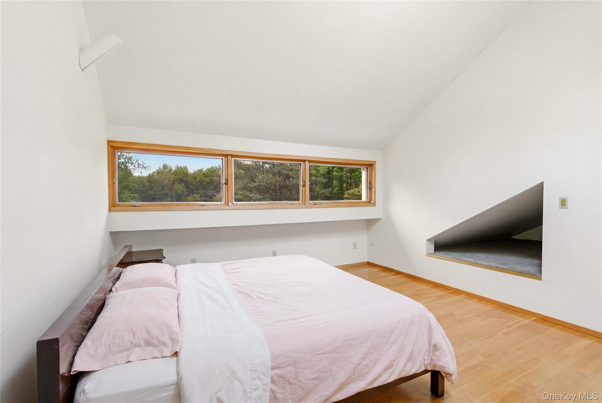 6 Deepwood Court