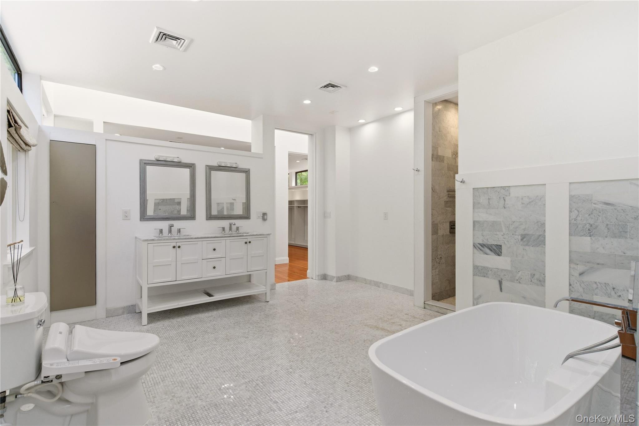 6 Deepwood Court