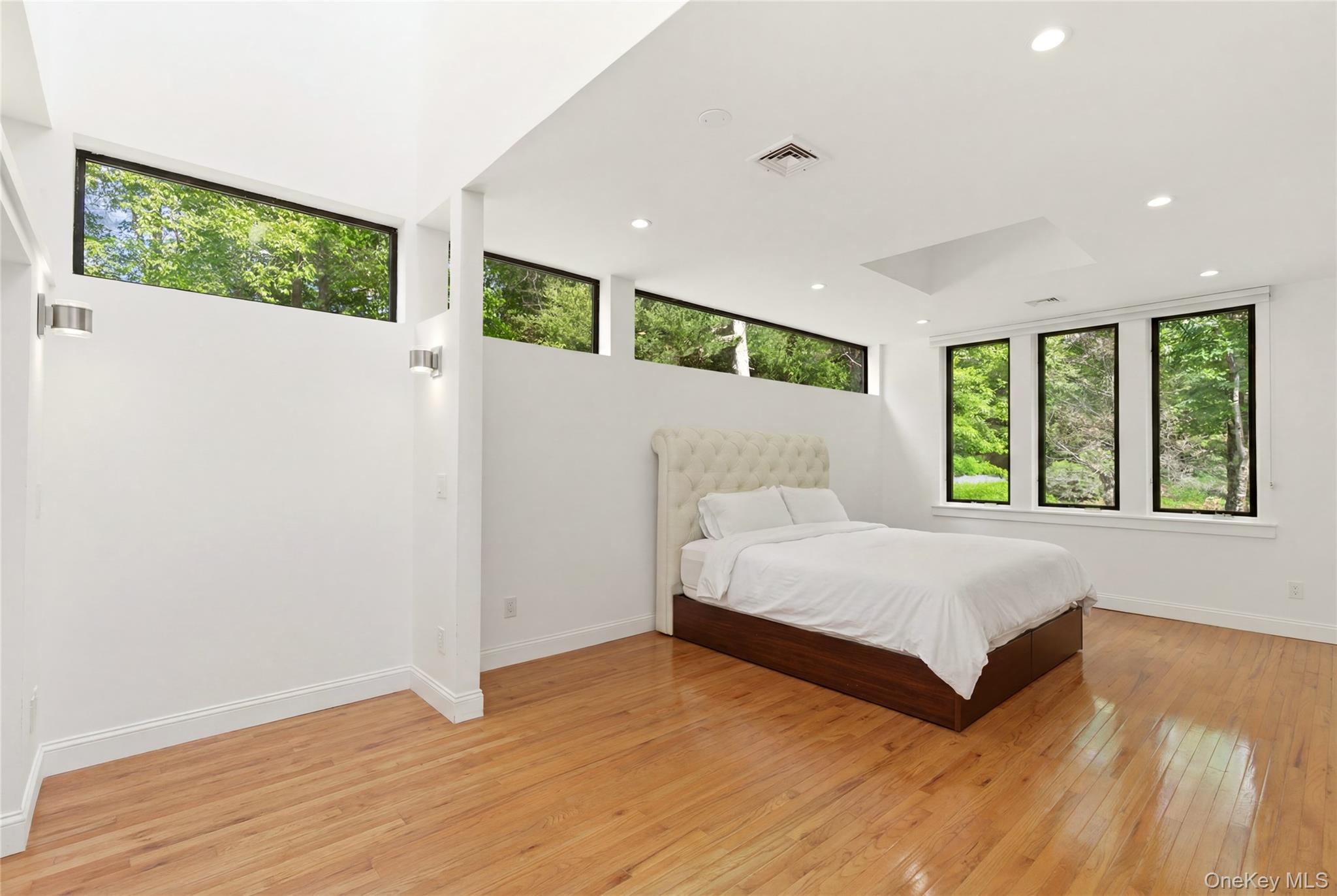 6 Deepwood Court