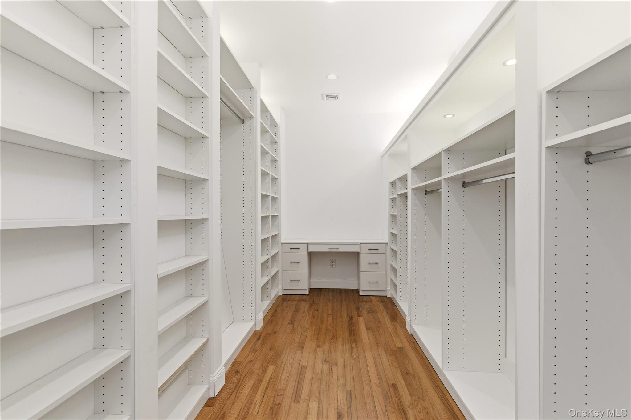 6 Deepwood Court