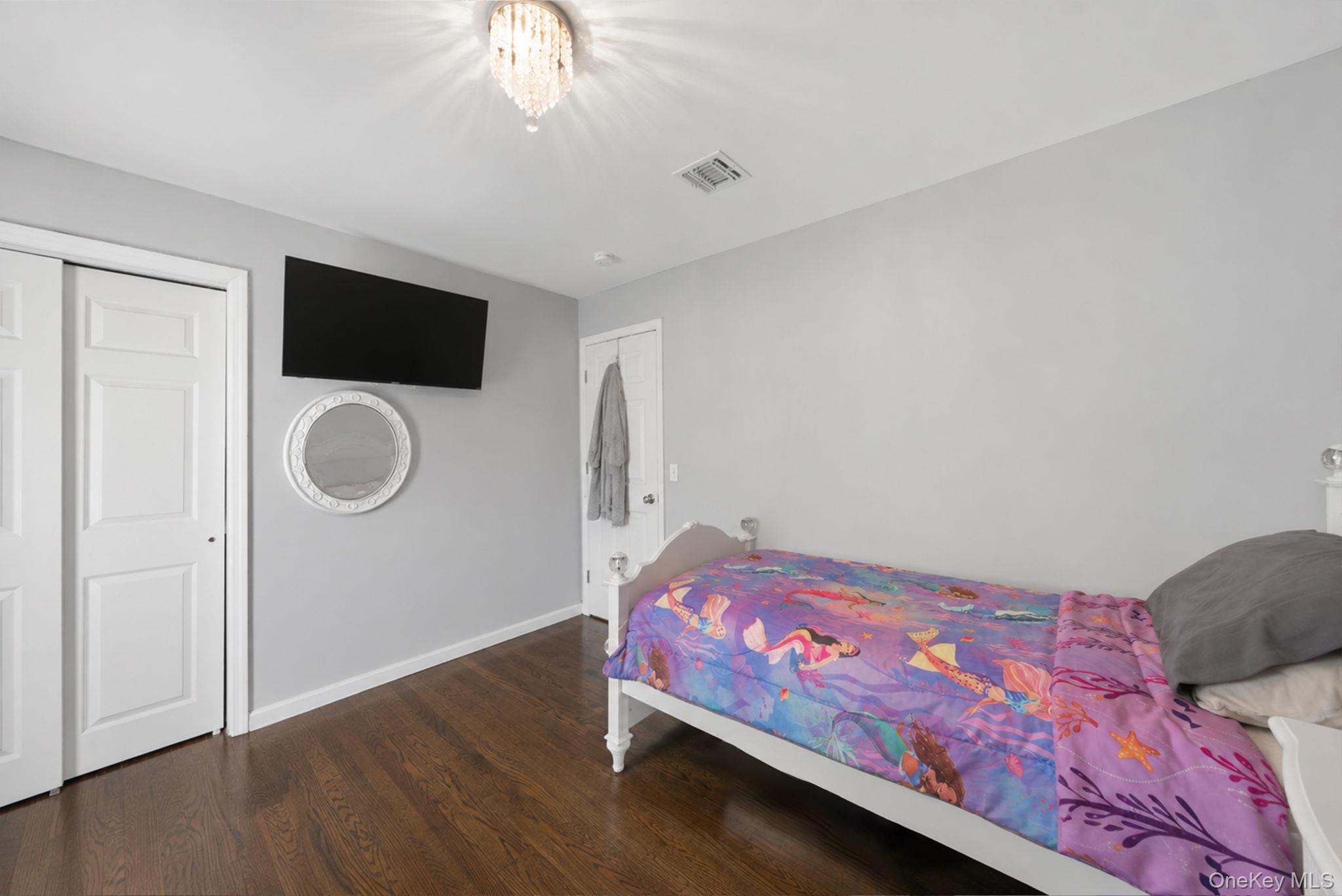 20 Essex Circle