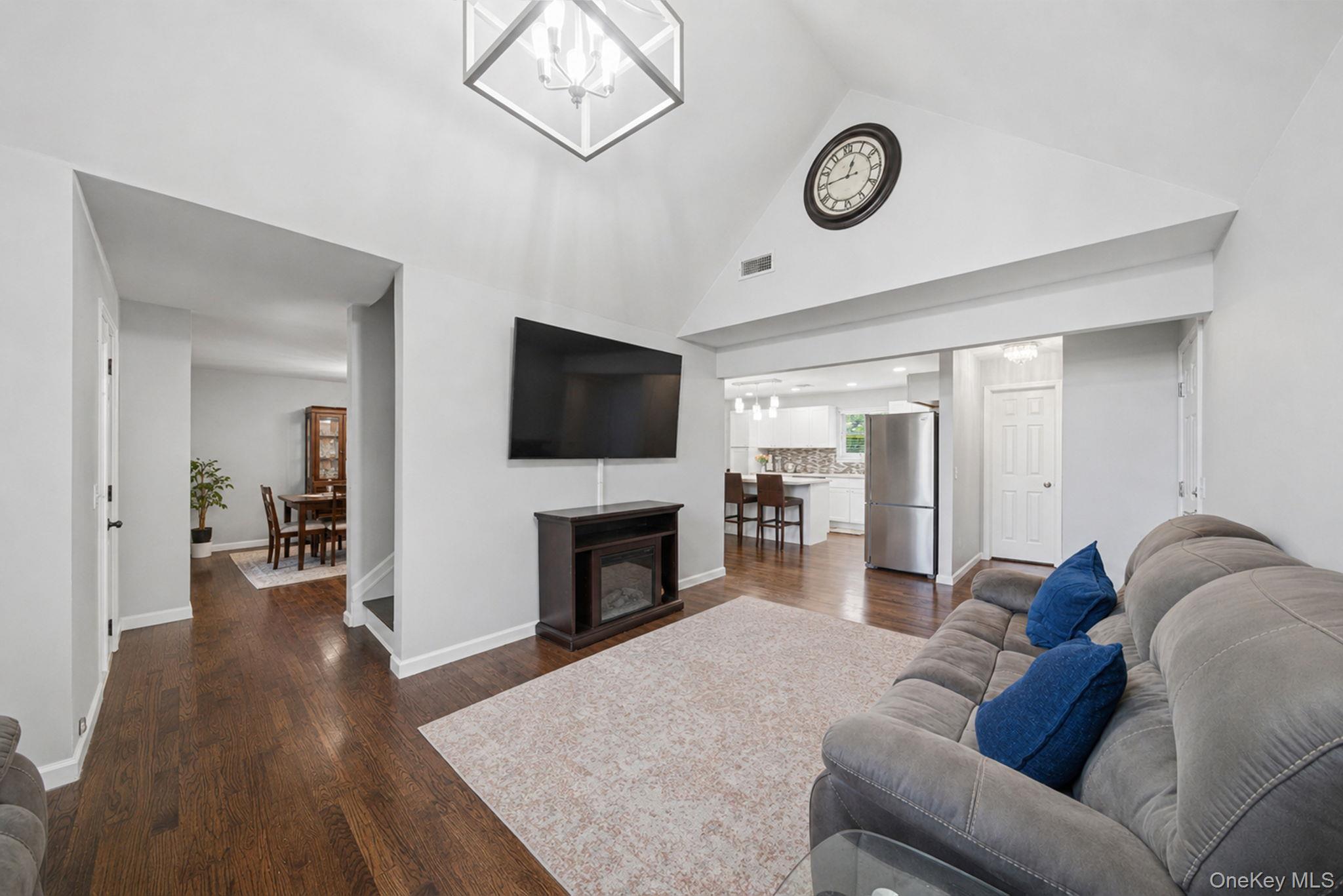 20 Essex Circle