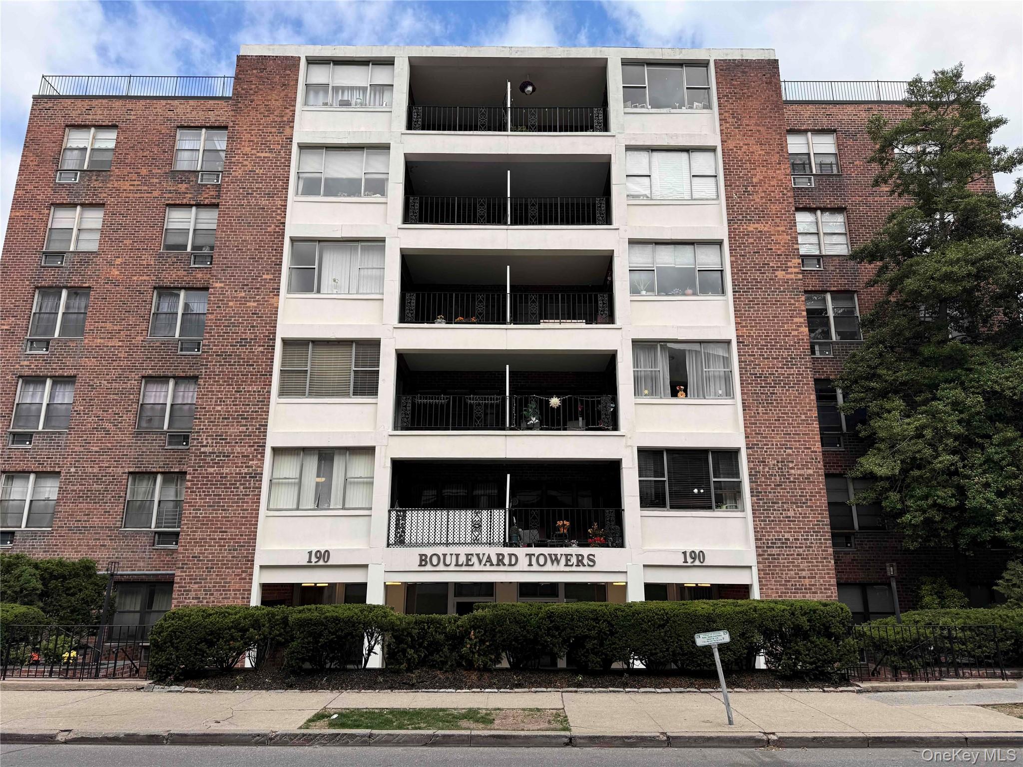 190 First Street Unit: 1J