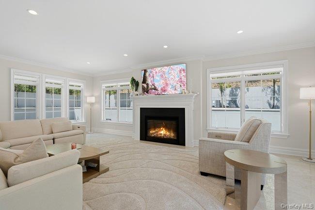 23 Woodbury Road