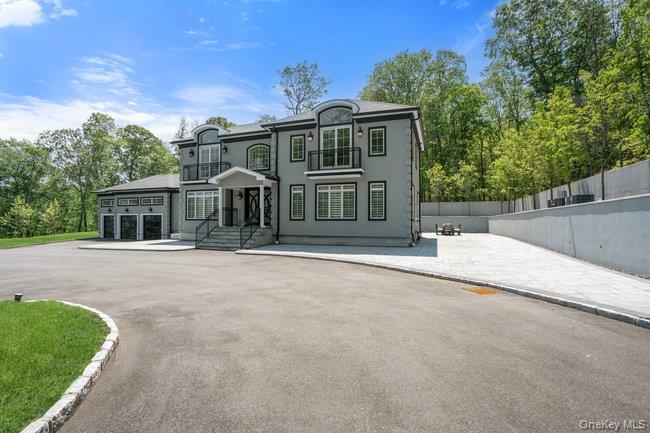 23 Woodbury Road