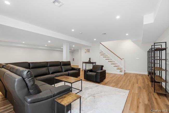 23 Woodbury Road