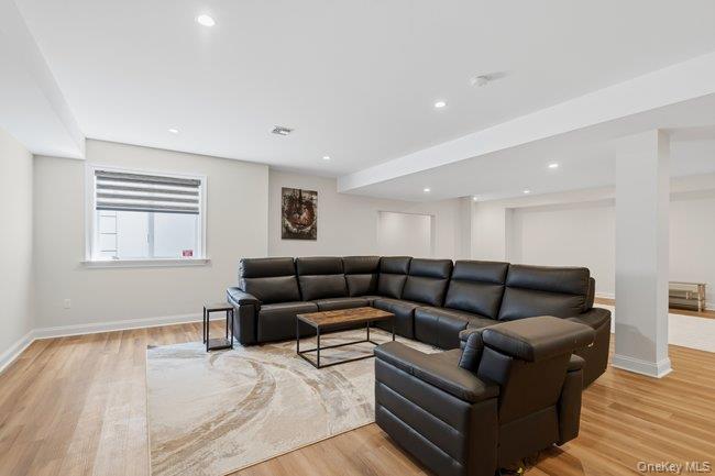 23 Woodbury Road