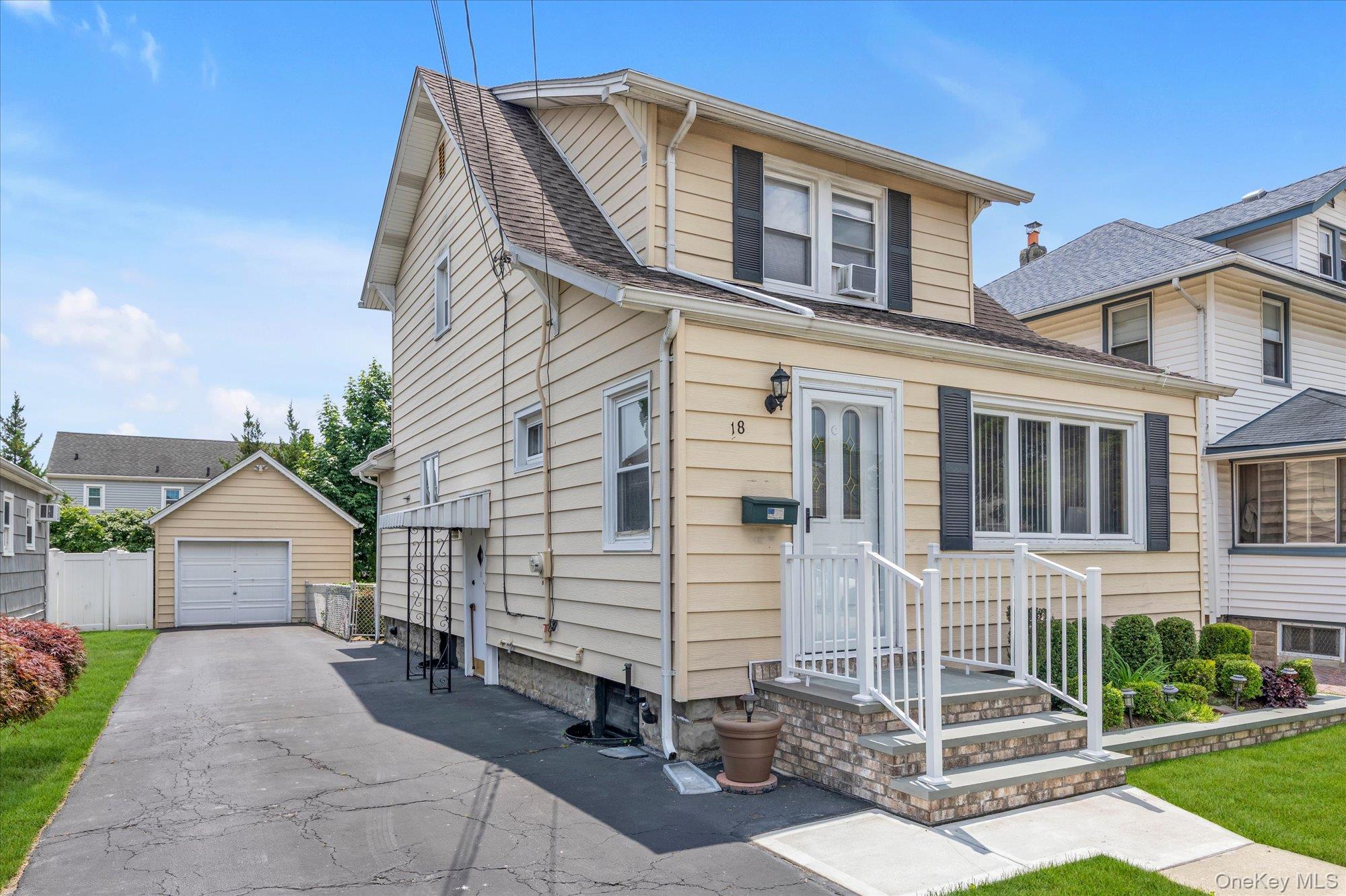 18 W Melrose Street