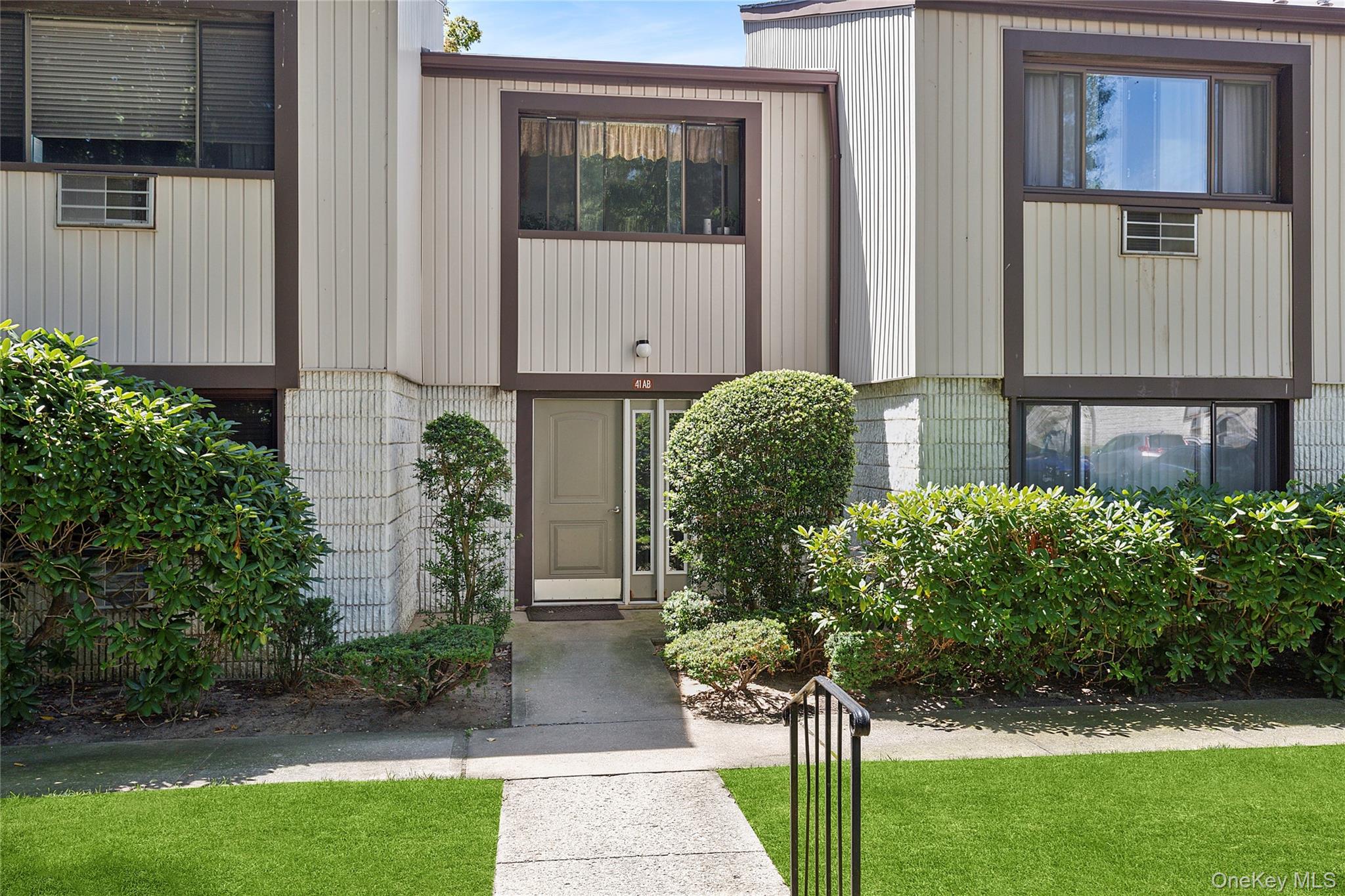 41 Richmond Boulevard Unit: 2B