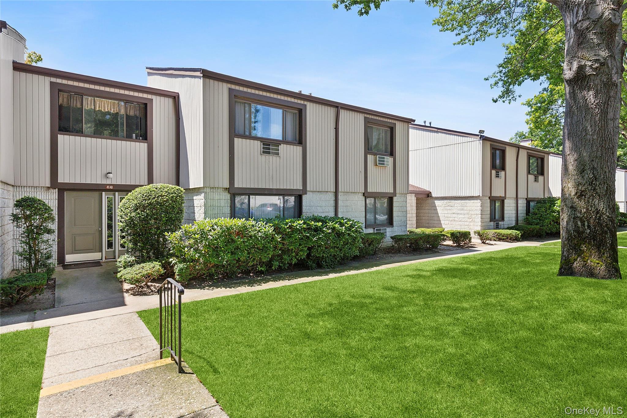 41 Richmond Boulevard Unit: 2B