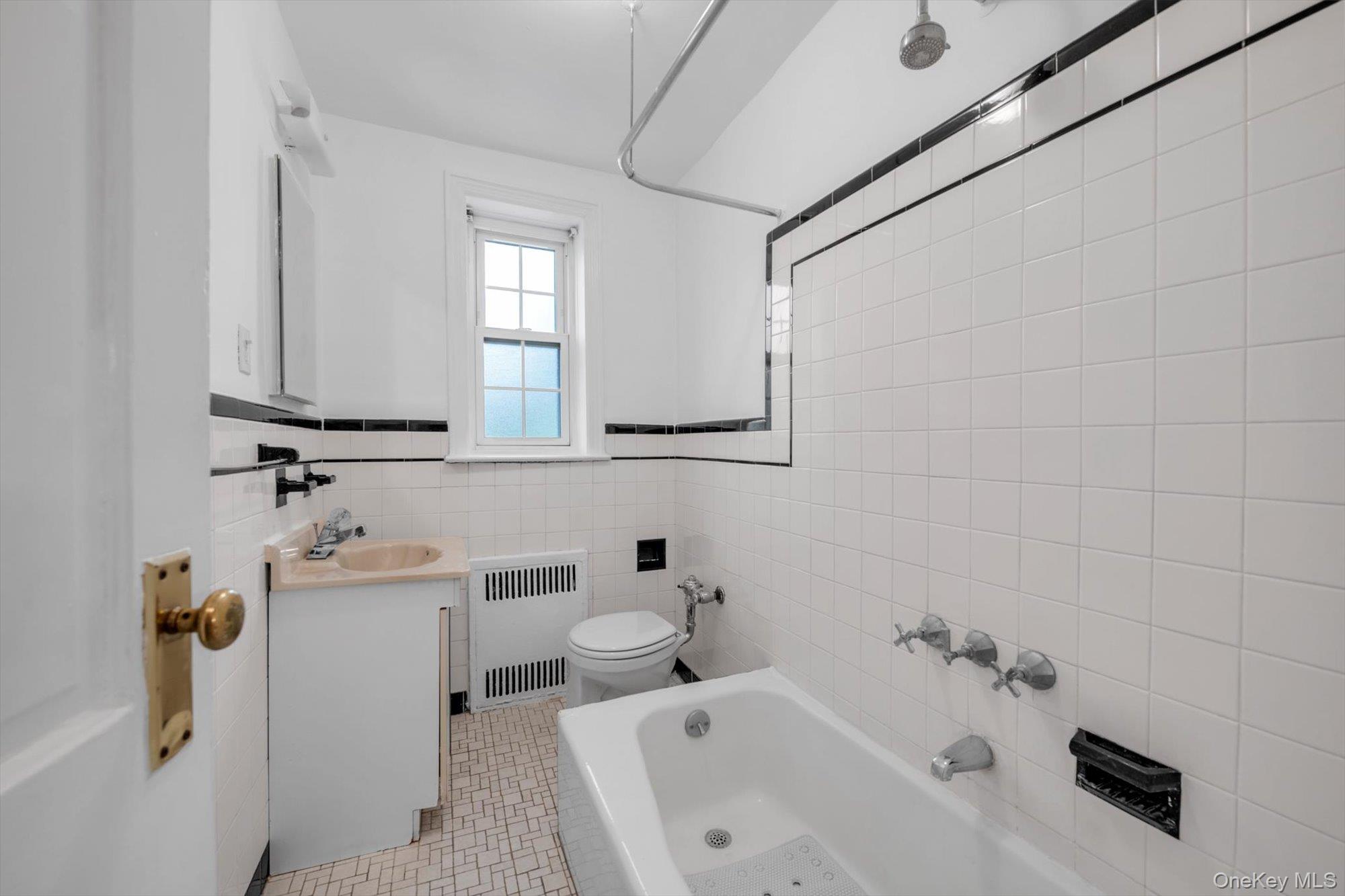 19 Schenck Avenue Unit: 1G