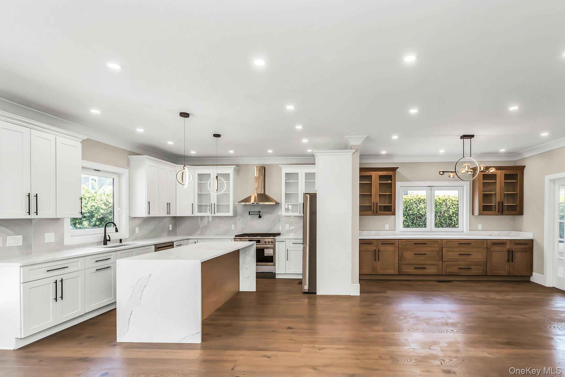 118 W Cherry Street