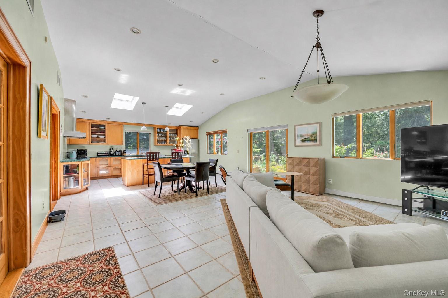 5 Eden Roc Drive
