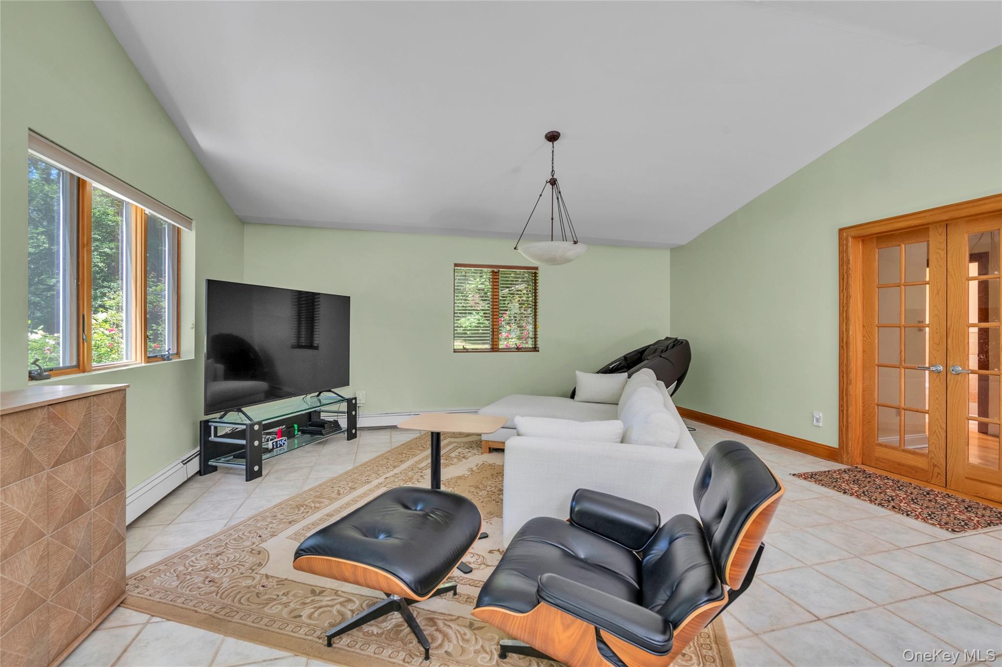 5 Eden Roc Drive