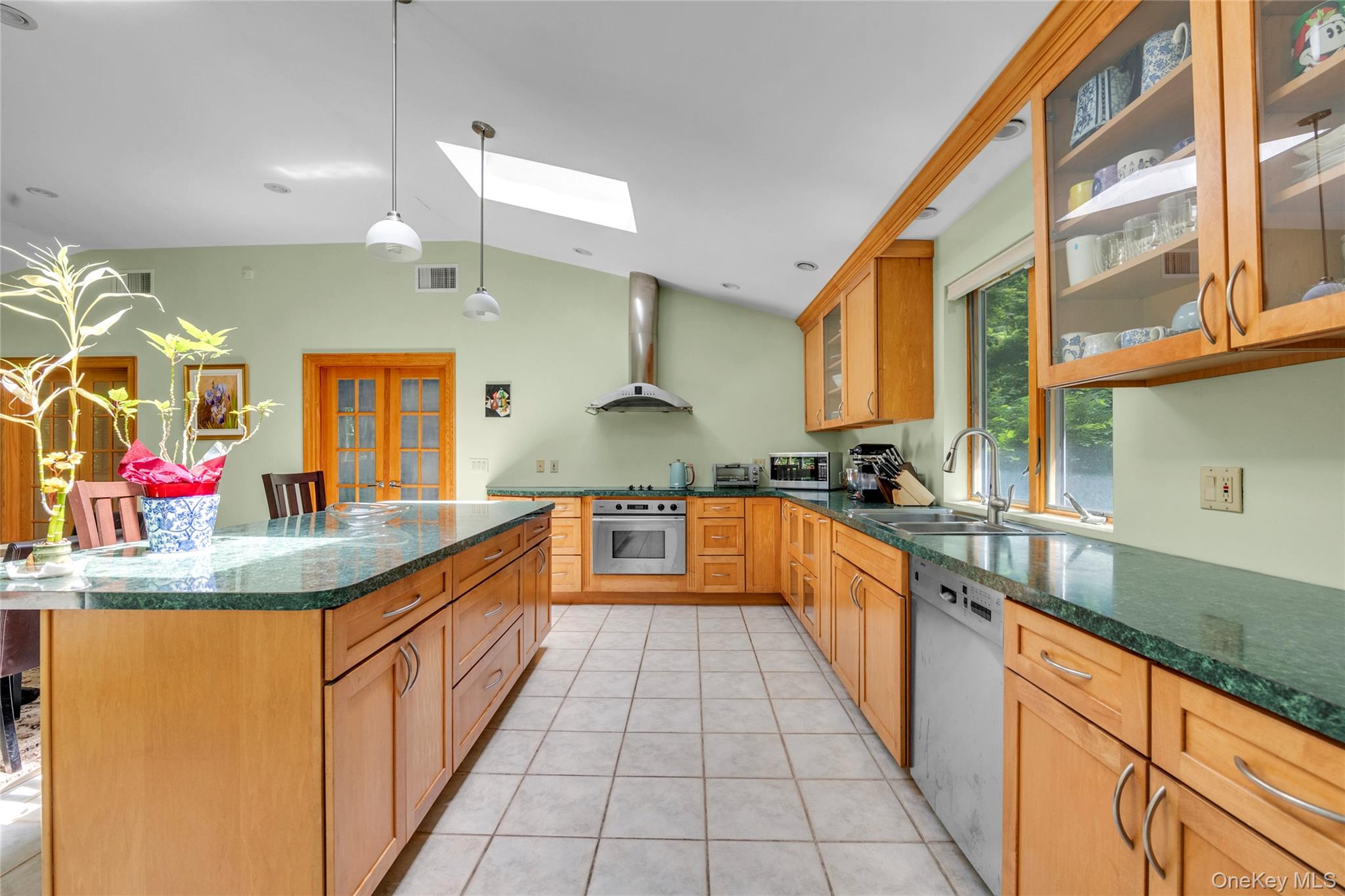 5 Eden Roc Drive