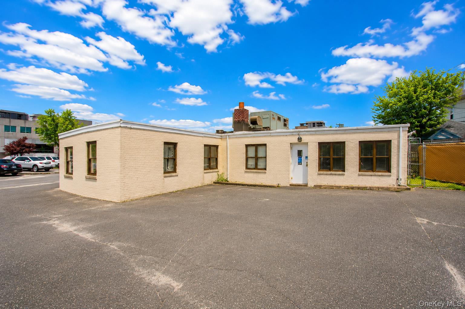 325 W Park Avenue