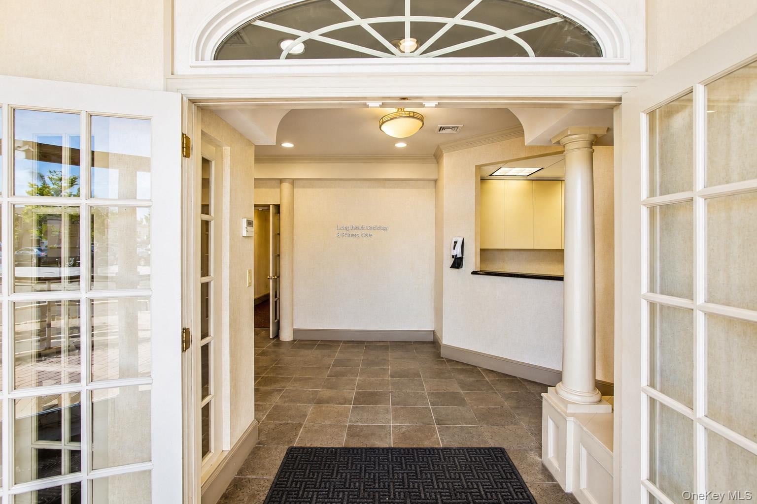 325 W Park Avenue