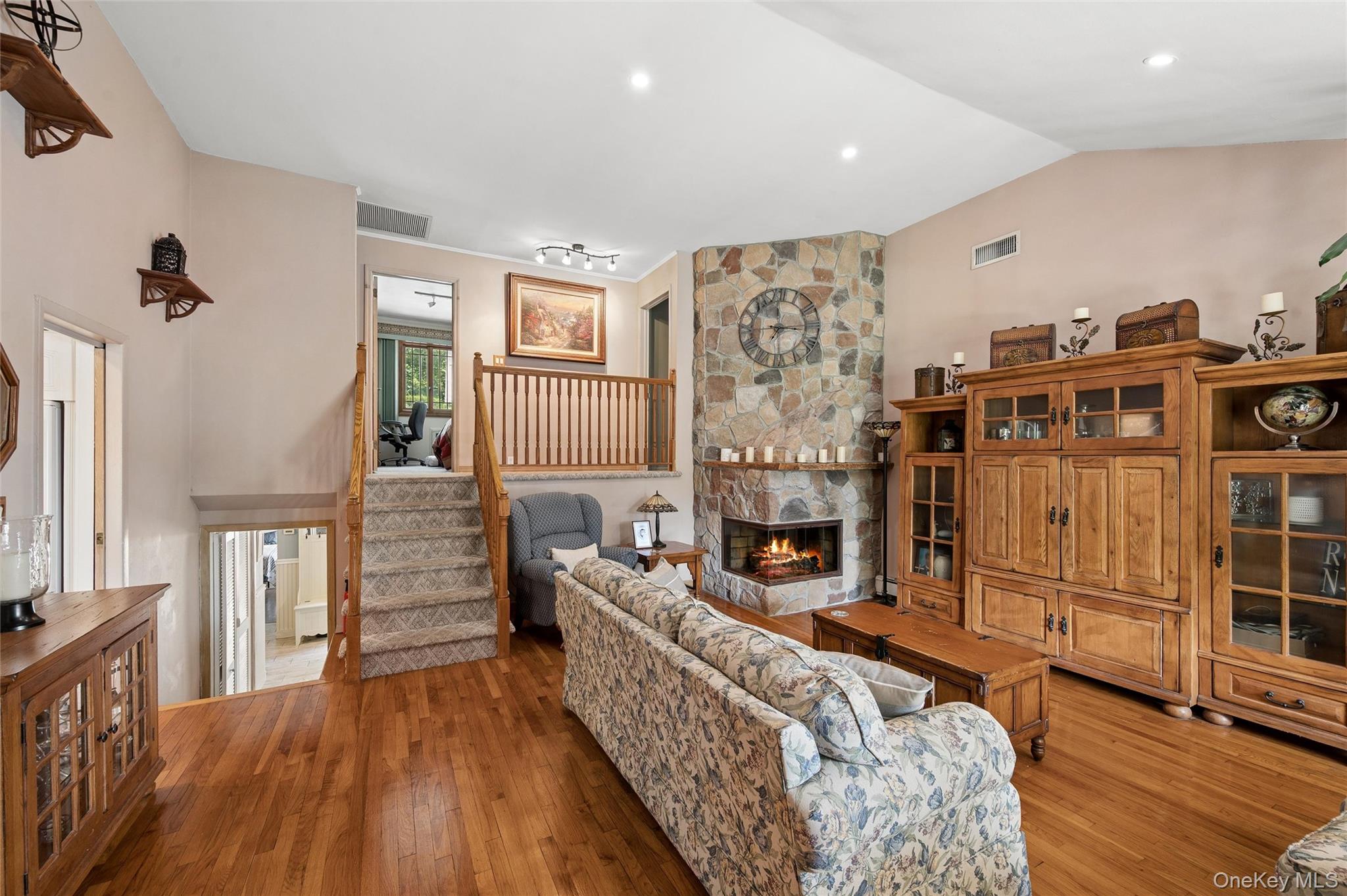 318 Lakeshore Boulevard