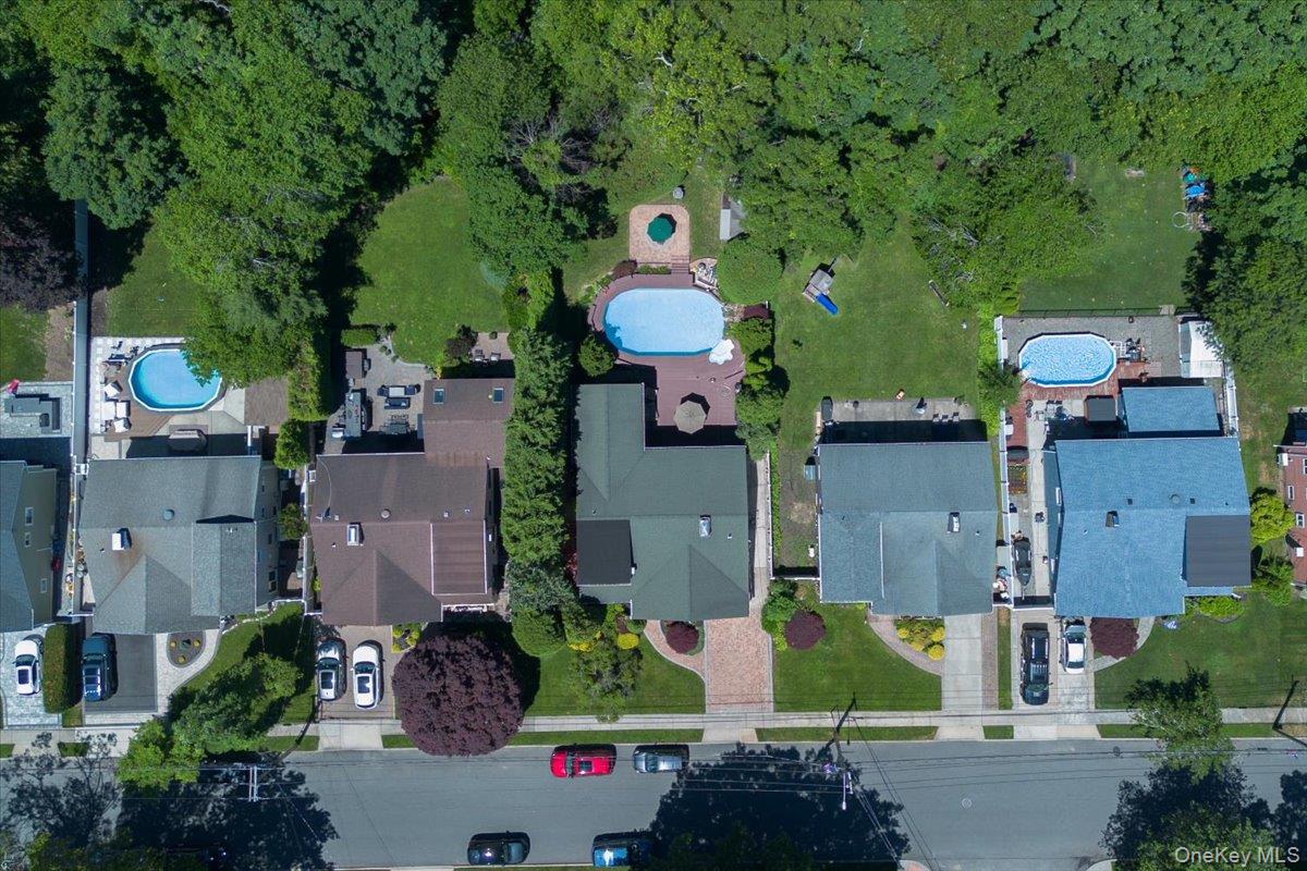 318 Lakeshore Boulevard