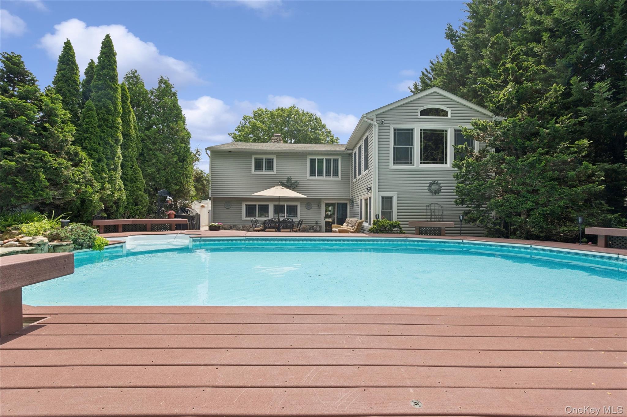 318 Lakeshore Boulevard