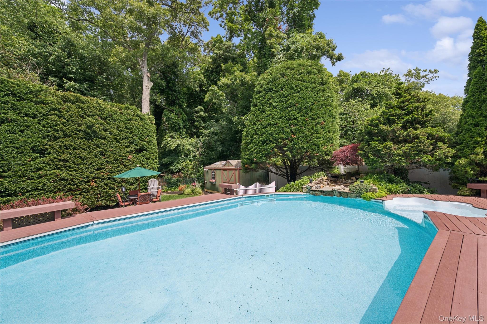 318 Lakeshore Boulevard