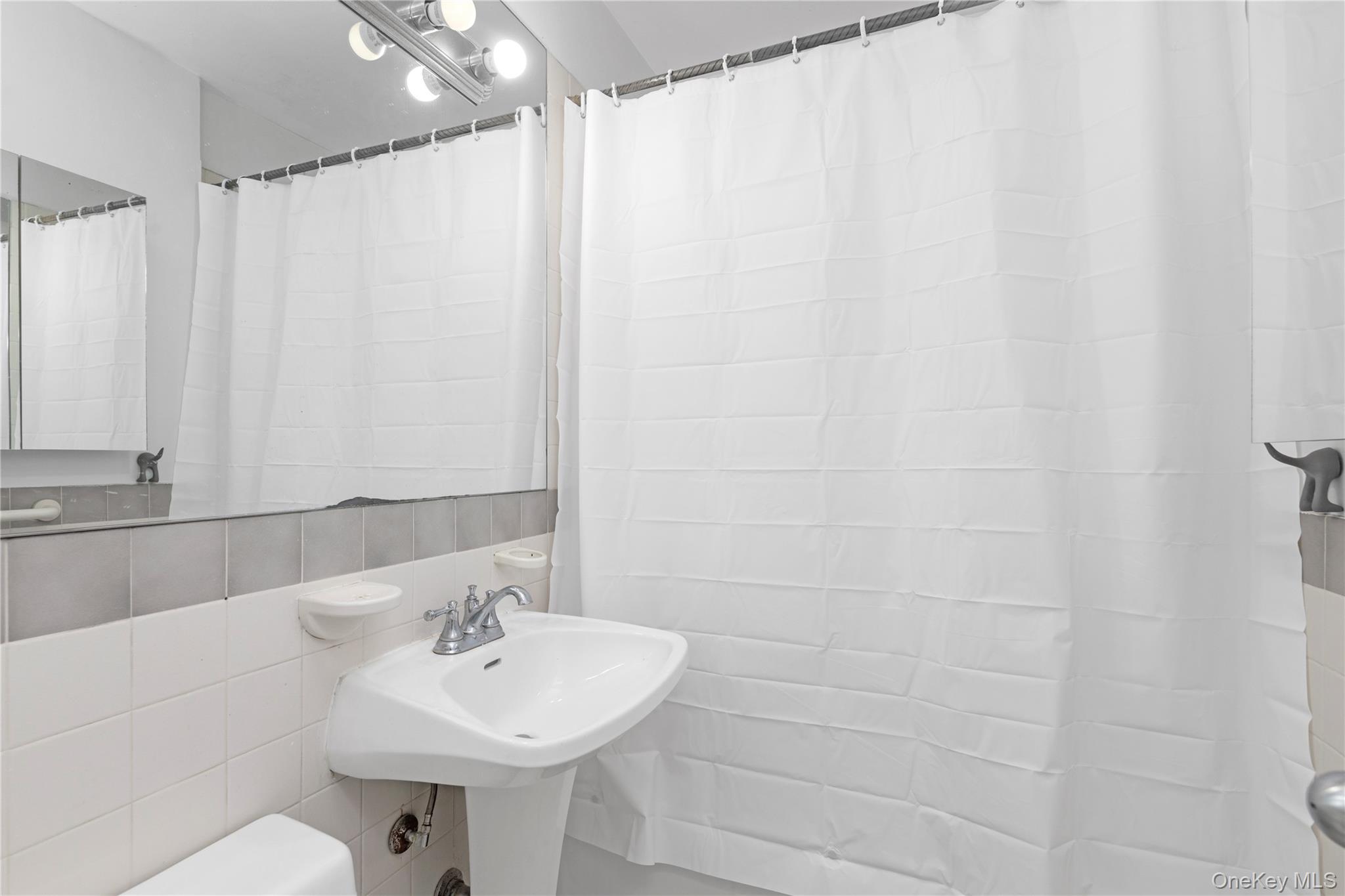 150-11 72nd Road Unit: 6E