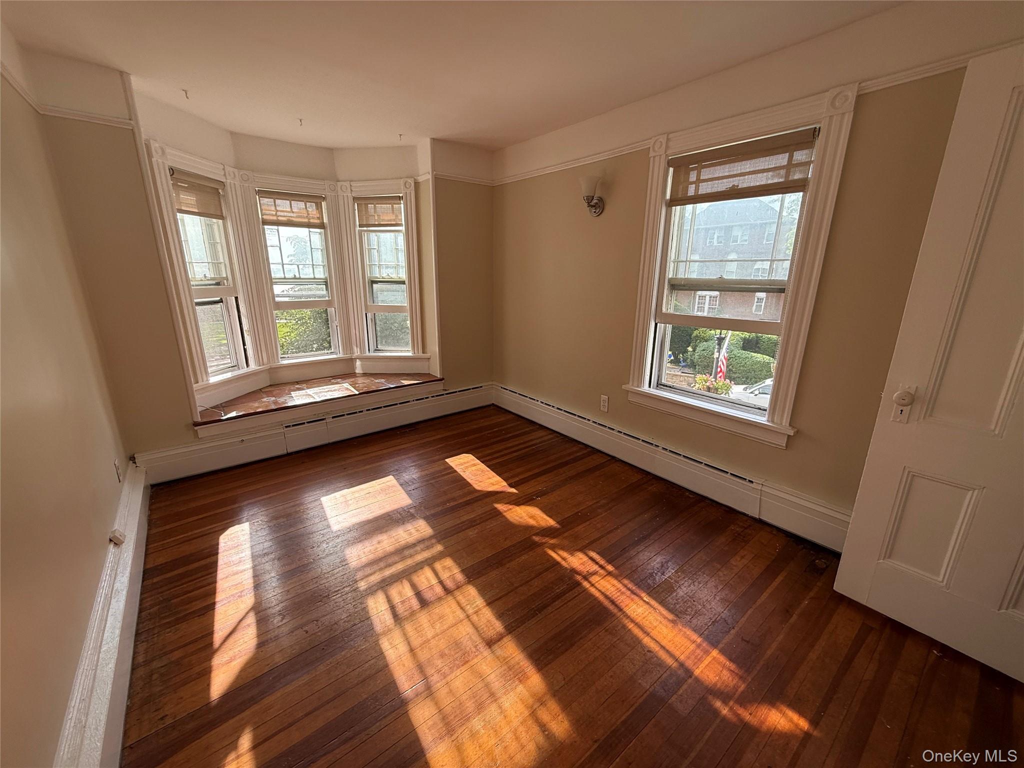 373 Sea Cliff Avenue Unit: 2N