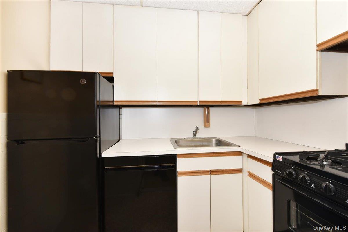 40 STONER Avenue Unit: 01