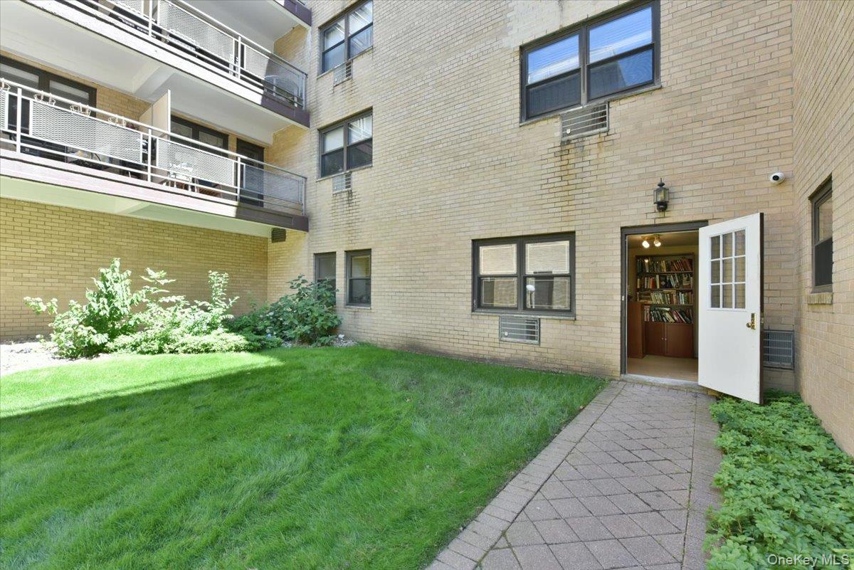 40 STONER Avenue Unit: 01