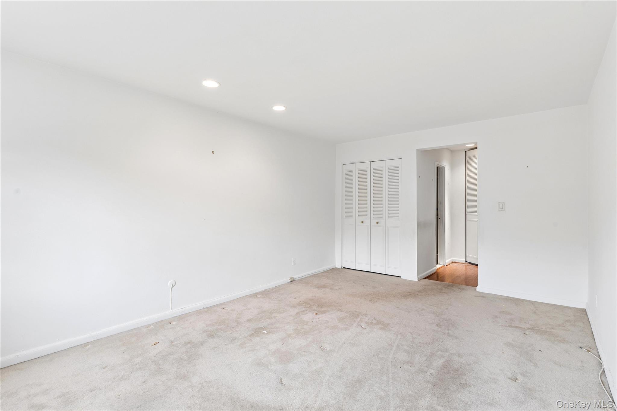 40 Stoner Avenue Unit: 1R