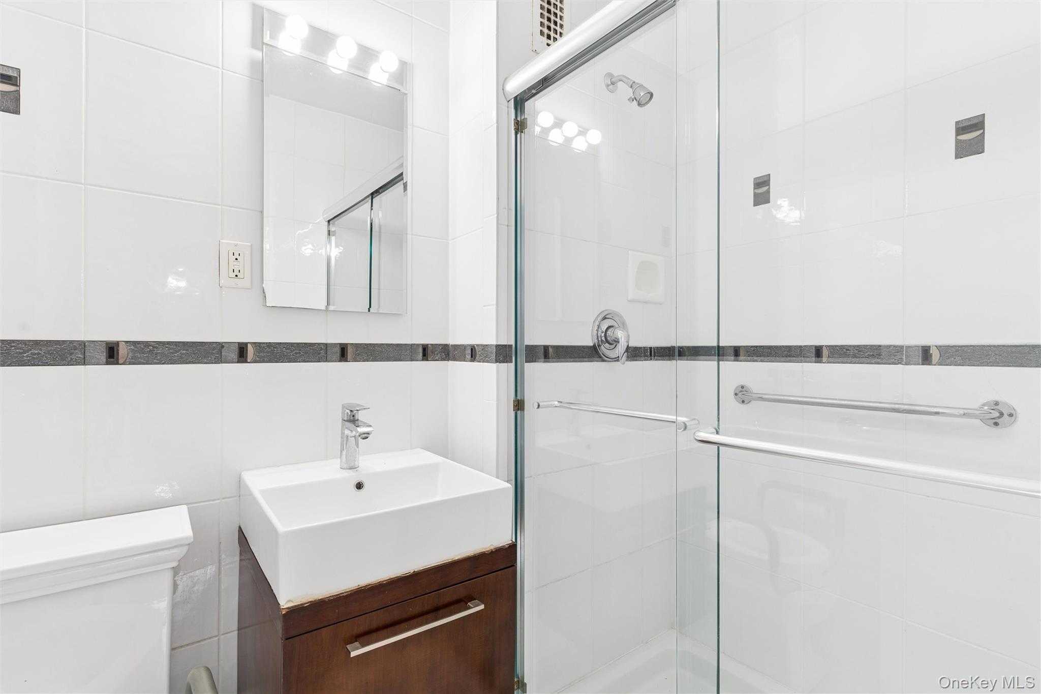 40 Stoner Avenue Unit: 1R