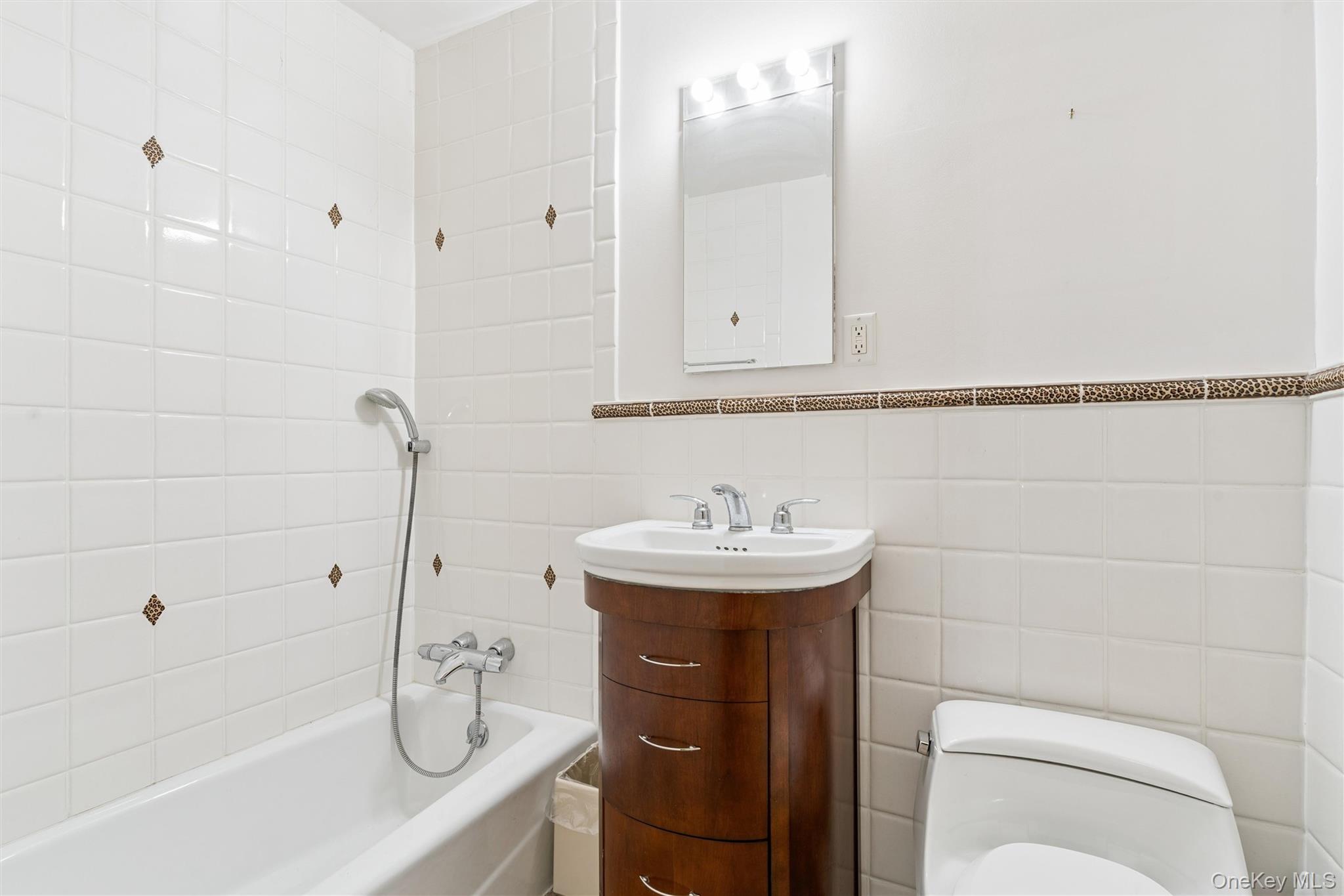 40 Stoner Avenue Unit: 1R