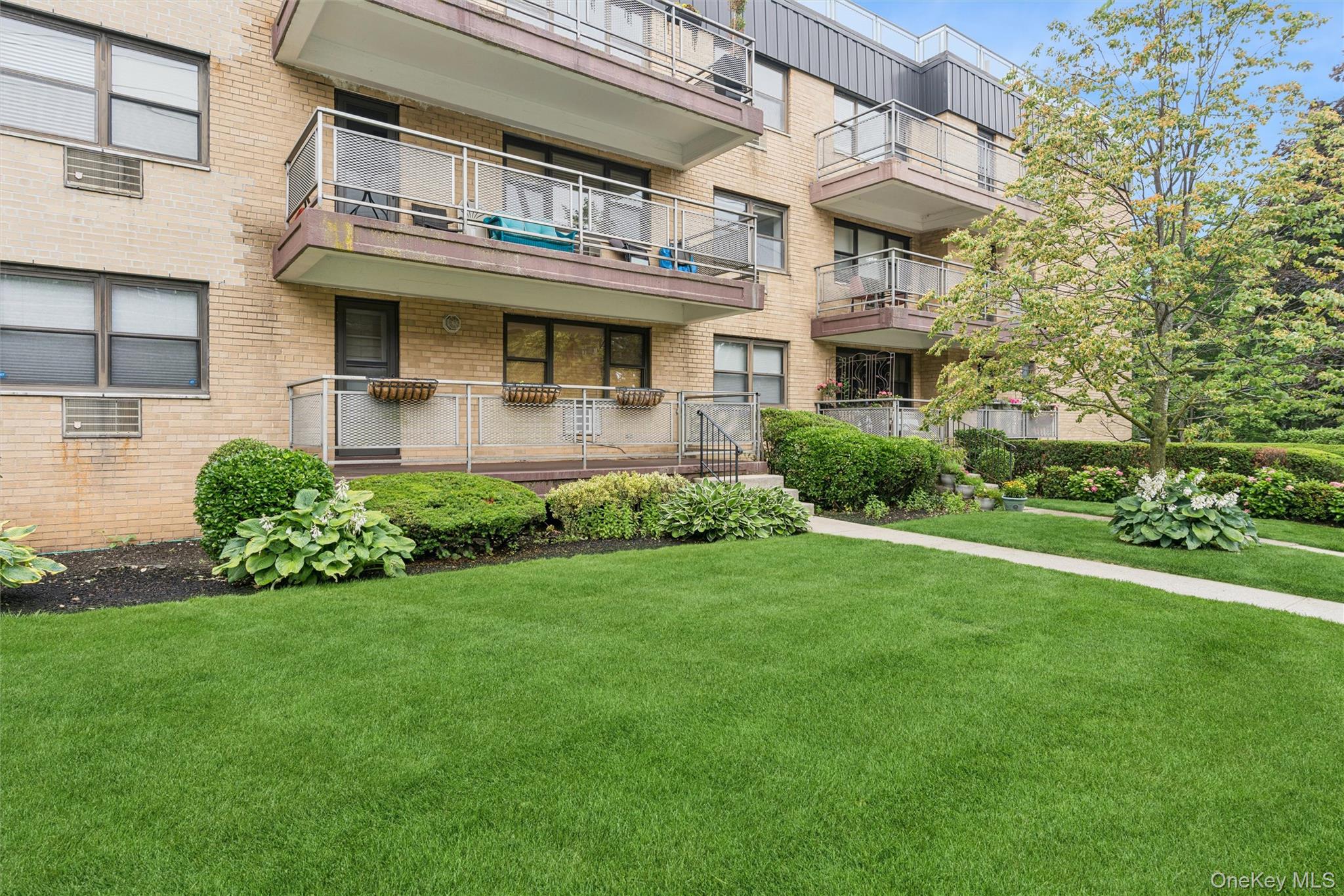40 Stoner Avenue Unit: 1R