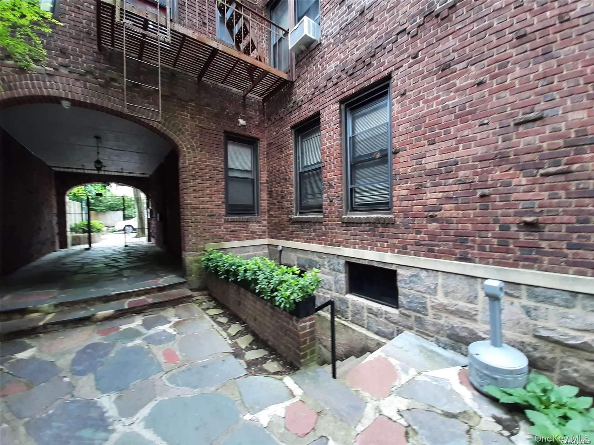 1 Hillside Avenue Unit: 1A