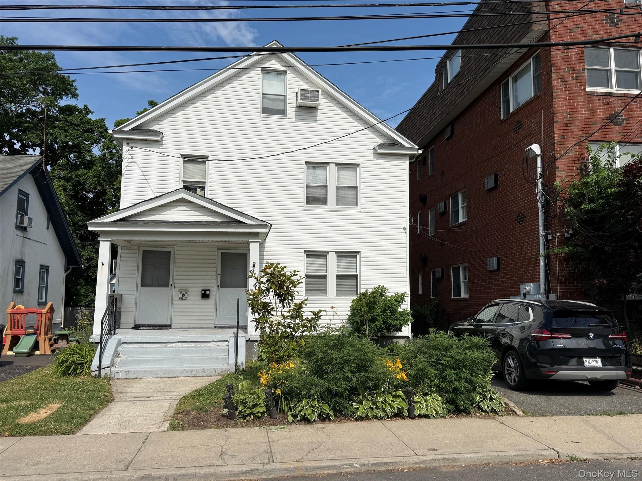 1082 Lynn Place