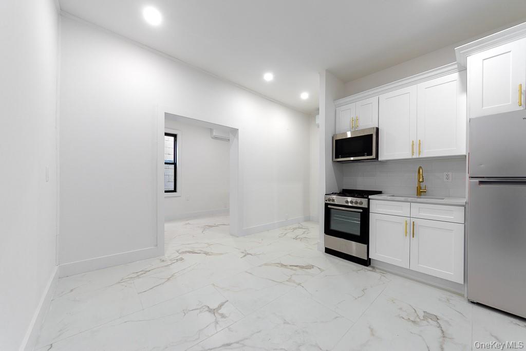 78-84 E Park Avenue