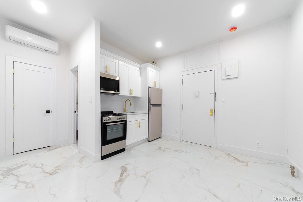 78-84 E Park Avenue
