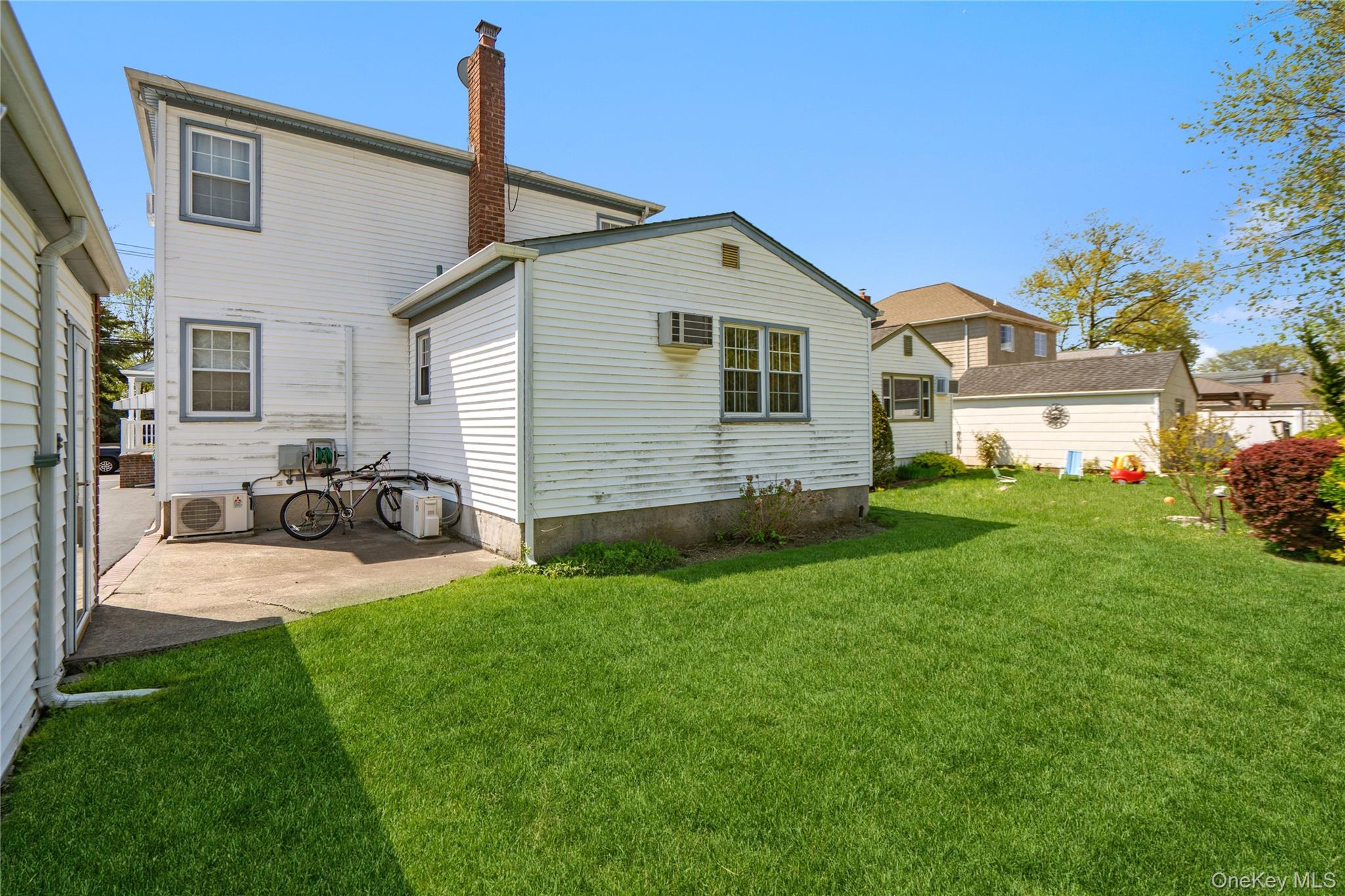 77 Hendrickson Avenue