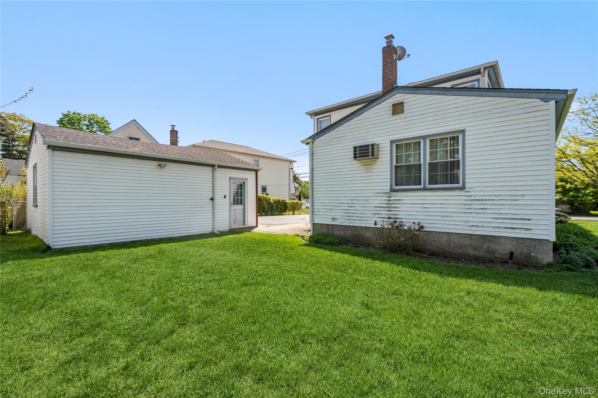 77 Hendrickson Avenue